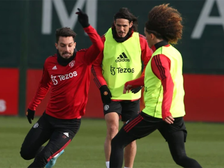 Bóng đá - Lộ danh tính 2 SAO MU "choảng" nhau khiến fan sốc nặng (Clip Tin nóng bóng đá 24h)