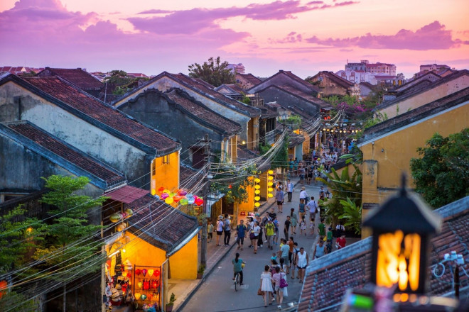 Hoi An is in the top of a beautiful destination for people who love to walk by car - 3