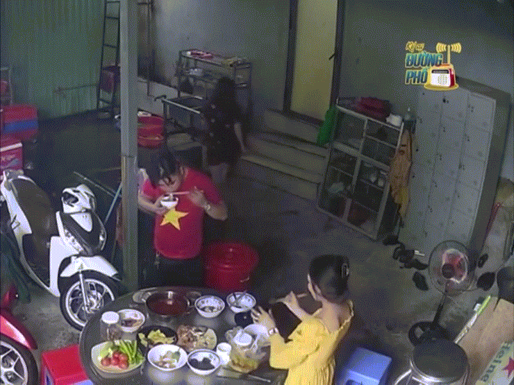 Thảm họa bất ngờ ập đến quét sạch mâm cơm, 3 người hốt hoảng bỏ chạy