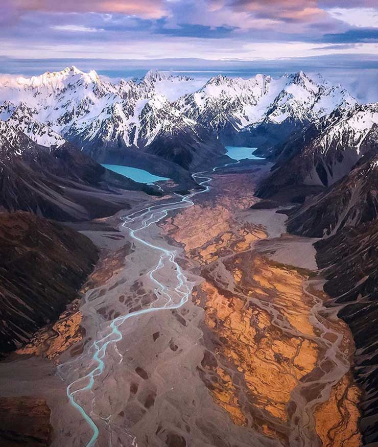 12. Nam Alps

Nam Alps là dãy núi cao nhất ở Australasia, bao gồm nhiều ngọn núi khác như Aoraki, Aspiring, Tutoko, cùng các hồ băng và khu rừng.
