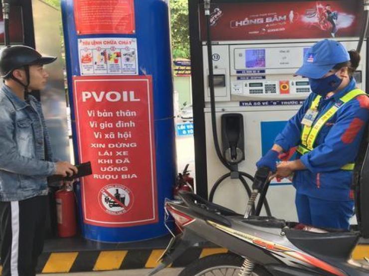 Thị trường - Tiêu dùng - Giá xăng dầu hôm nay 25/5: Tăng mạnh trở lại, châu Âu sẵn sàng cấm vận dầu thô Nga trong vài ngày tới