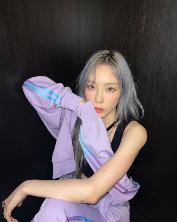 Taeyeon không bao giờ quên thoa kem dưỡng ẩm.