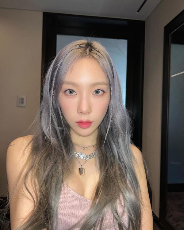 Taeyeon sử dụng bút kẻ mắt dạng gel.