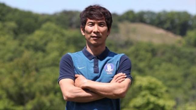 HLV Gong Oh-kyun, thuyền trưởng mới của U23 Việt Nam. Ảnh: SBS
