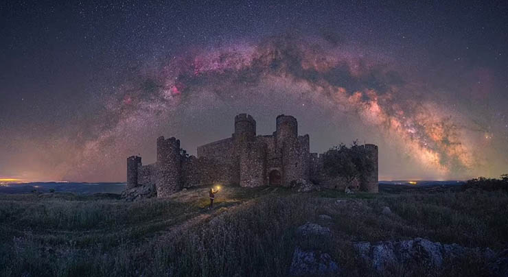 9. Bức ảnh này được chụp bởi Jose Manuel Galvan Rangel ở Extremadura, miền tây Tây Ban Nha. Anh mô tả khu vực này giống như một thiên đường với bầu trời đêm tuyệt đẹp, không có bất cứ ánh sáng nhân tạo nào.
