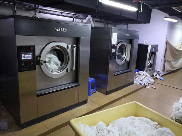 Để lựa chọn thiết bị giặt là khách sạn sao cho phù hợp thì trước tiên bạn phải tìm hiểu kĩ về nhu cầu sử dụng cũng như quy mô hoạt động của khách sạn hay bệnh viện