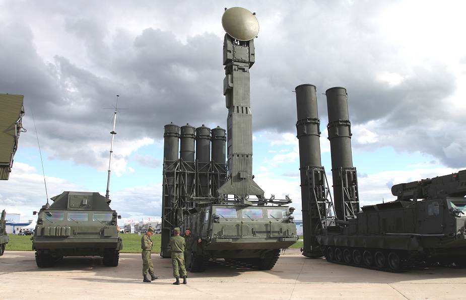 Tên lửa phòng không S-300V của Nga.