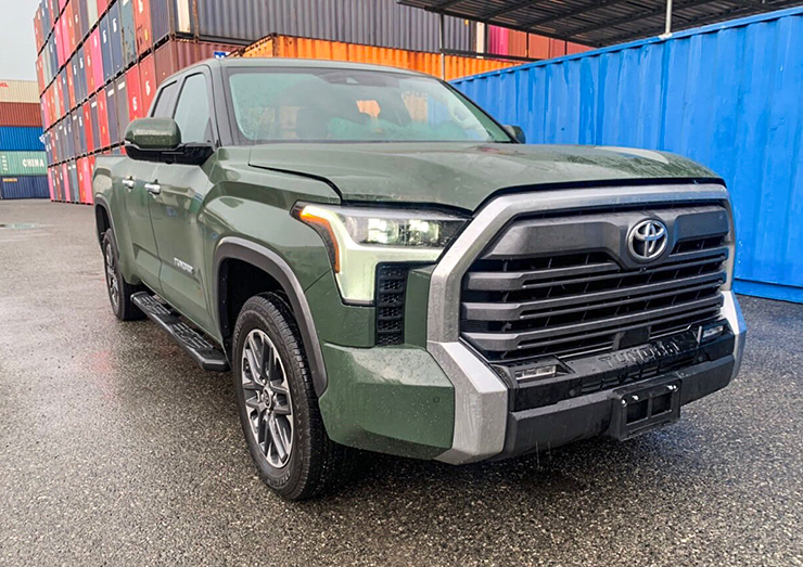 Large-size pickup truck Toyota Tundra unique color to Vietnam, selling price 4.5 billion - 1
