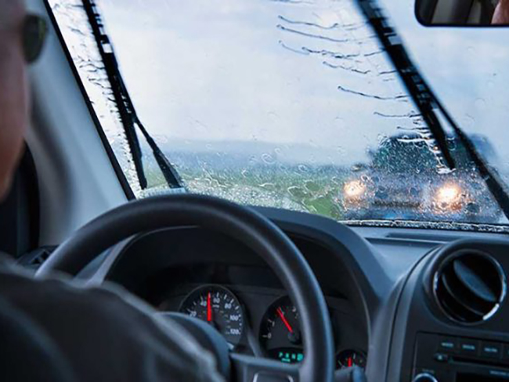 Tin tức ô tô - Xe khách trang bị cần gạt mưa chạy bằng "sức cơm"