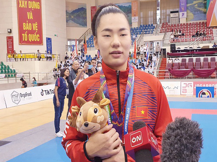 Thể thao - Cảm phục nữ VĐV Karate vượt qua bệnh trầm cảm, giành 2 HCV SEA Games