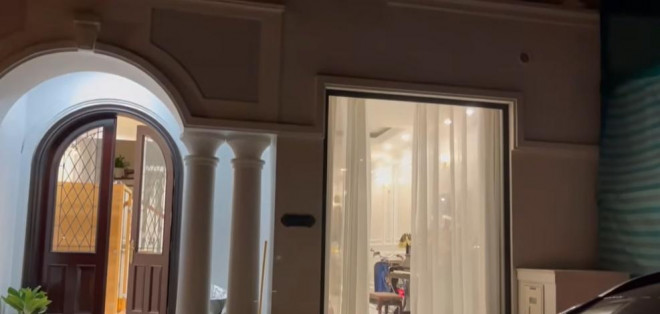 Căn nhà hiện tại Hùng Dũng và gia đình đang
sinh sống.