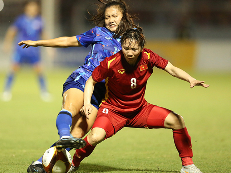 “Máy chạy” Thùy Trang 34 tuổi chơi như “không phổi”, chấp hết đội nữ Thái Lan