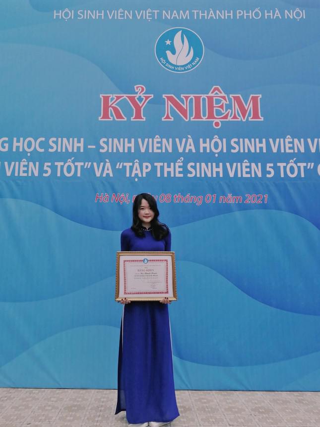 Nữ sinh viên xuất sắc Trường Đại học Công nghệ giành hàng loạt học bổng danh giá - 3