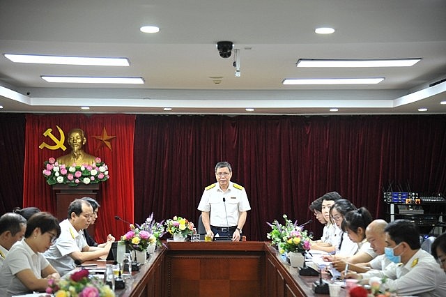 Phó Cục trưởng Cục thuế TP Hà Nội Viên Viết Hùng phát biểu tại hội nghị