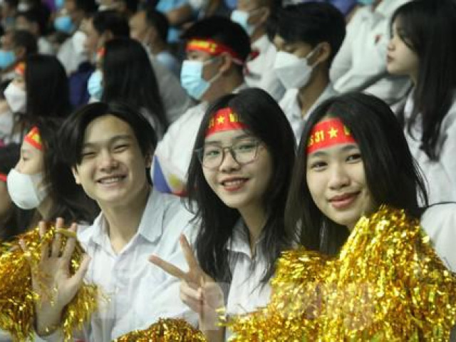 Bắc Giang bùng nổ khi hàng ngàn người kéo nhau đi xem cầu lông SEA Games 31