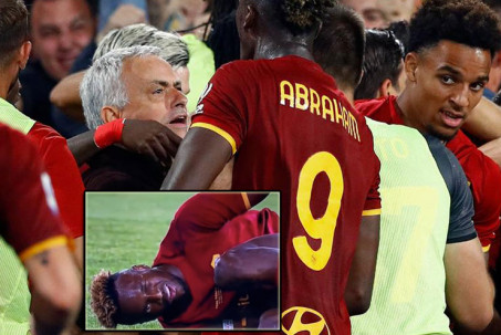 Mourinho - AS Roma vô địch: SAO ăn vạ câu giờ, bị chỉ trích vì "làm trò" với HLV