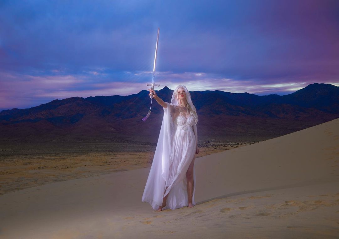 Người đẹp nổi bật với thân hình cân đối, diện mạo khả ái.