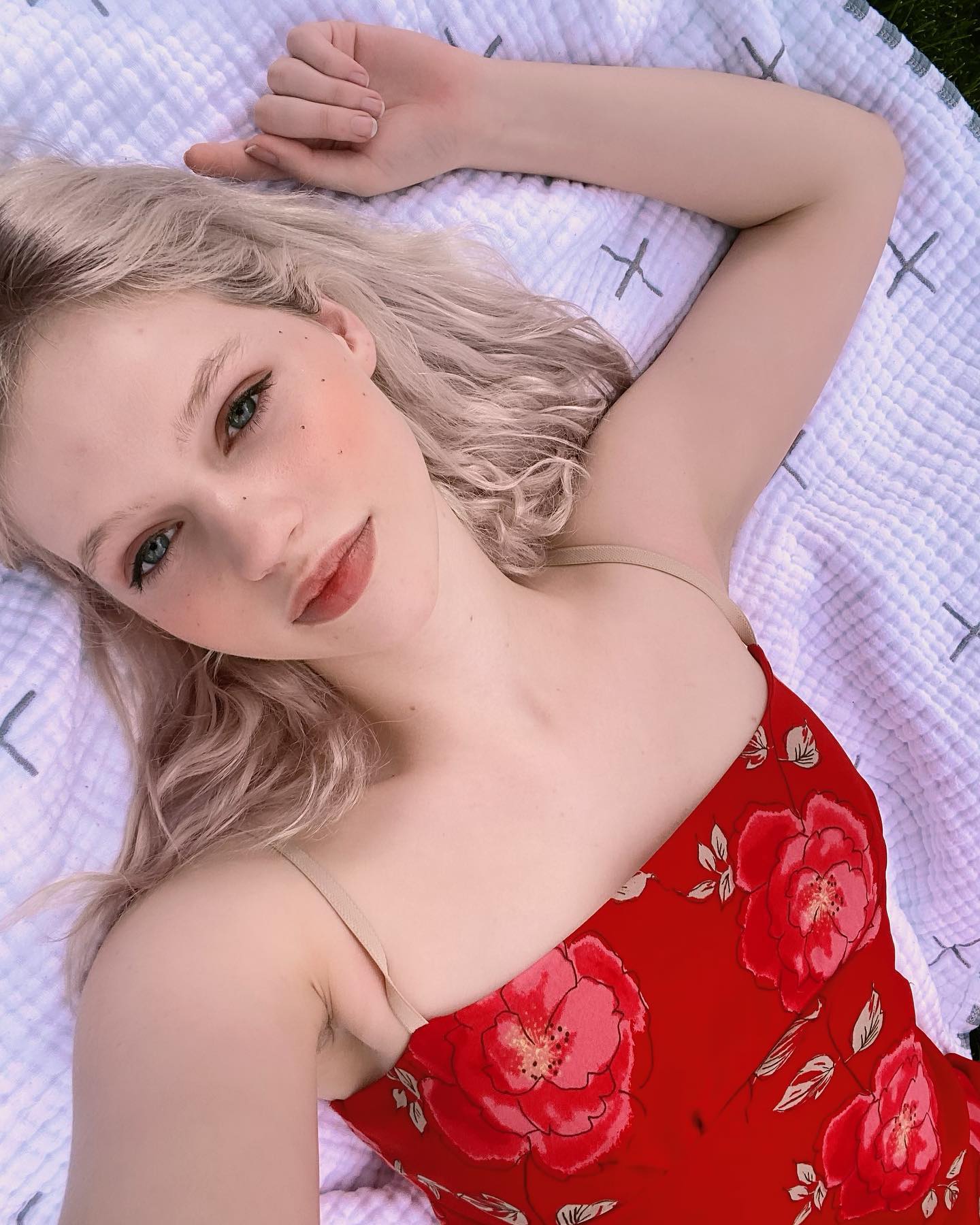 Không ít người băn khoăn về bí quyết làm đẹp của cô.