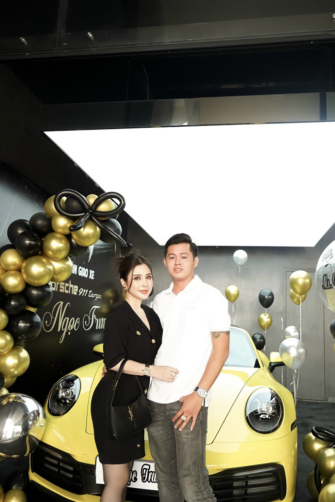 CEO Trương Thị Yến Ngọc cùng người chồng luôn yêu thương và là điểm tựa để chị có được thành công như ngày hôm nay