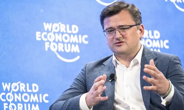 Ngoại trưởng Ukraine Dmytro Kuleba phát biểu tại Diễn đàn Kinh tế Thế giới ở Davos, Thụy Sĩ. Ảnh: AP