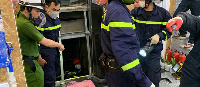 Elevator crash 2 people died in Hanoi: Determining the initial cause - 4