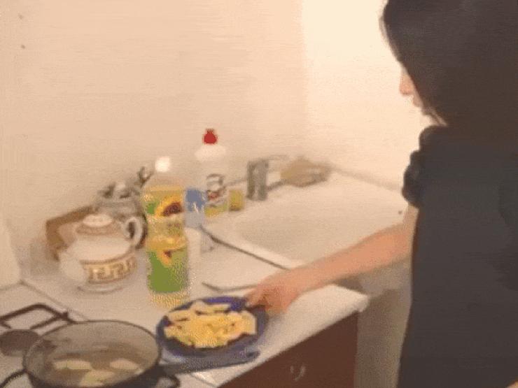 Tranh vui - Cười "sái quai hàm" với cái kết thảm hại khi các cô nàng vụng về vào bếp