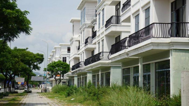 Nhiều căn được rao bán, cho thuê thời gian dài nhưng vẫn ế khách