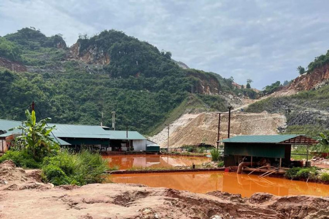 Nghe An: Angry people pulled into the ore tunnel because they thought it caused their house to sink - 2