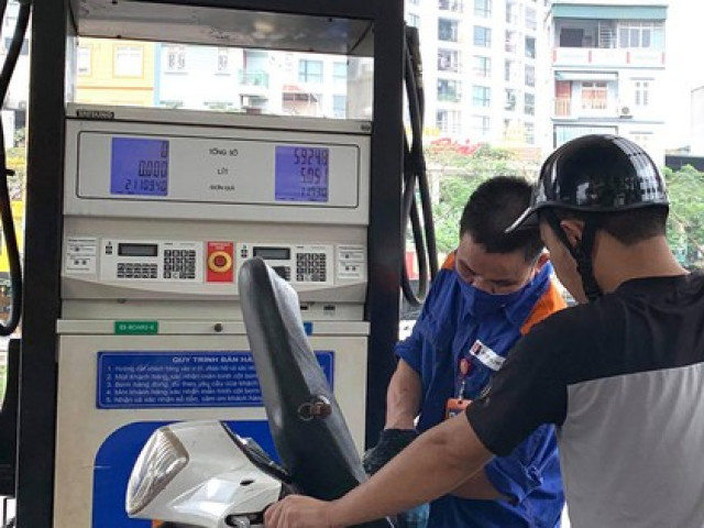 Thị trường - Tiêu dùng - Sự thực chuyện Bộ Công thương ban hành ‘văn bản khó hiểu’ lúc giá xăng cao kỷ lục