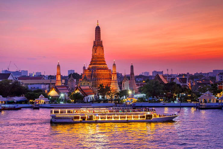 15. Đi thuyền

Sông Chao Phraya ở trung tâm của Bangkok, được ca tụng là “dòng sông của các vị vua”. Tuyến đường thủy này cho phép bạn khám phá 1 số ngôi chùa và di tích đẹp nhất của thành phố từ một góc độ mới.

