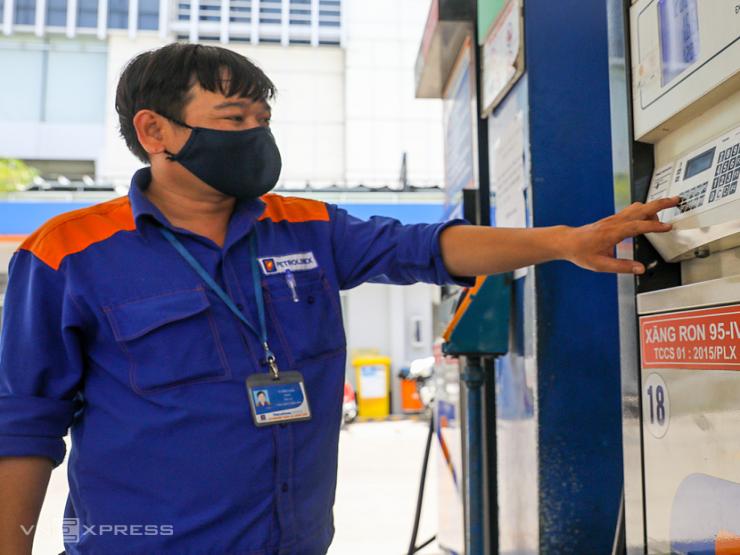 Thị trường - Tiêu dùng - Giá xăng dầu hôm nay 27/5: Tiếp tục tăng tốt khi nguồn cung giảm