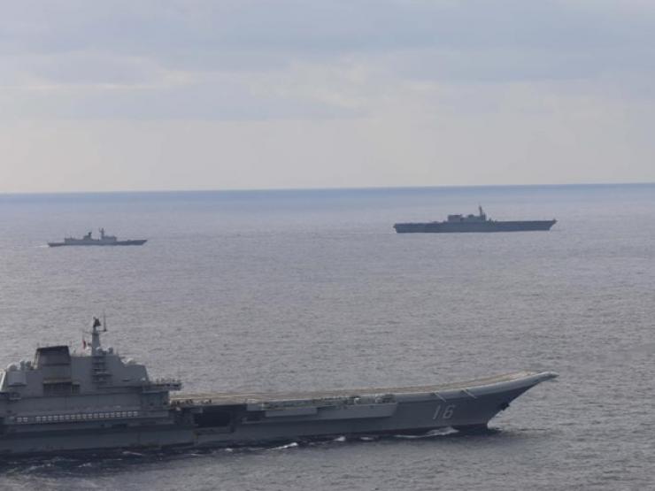 Thế giới - Tàu chiến, máy bay Nhật Bản theo sát tàu Liêu Ninh: Trung Quốc "nóng mắt"