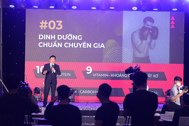 Sport+ Active được sự tư vấn công thức độc quyền của Viện Y học Ứng dụng Việt Nam (VIAM), được tập hợp từ 154 tài liệu và khuyến nghị về dinh dưỡng cho người Việt Nam của Bộ Y tế, cũng như các tổ chức dinh dưỡng quốc tế.