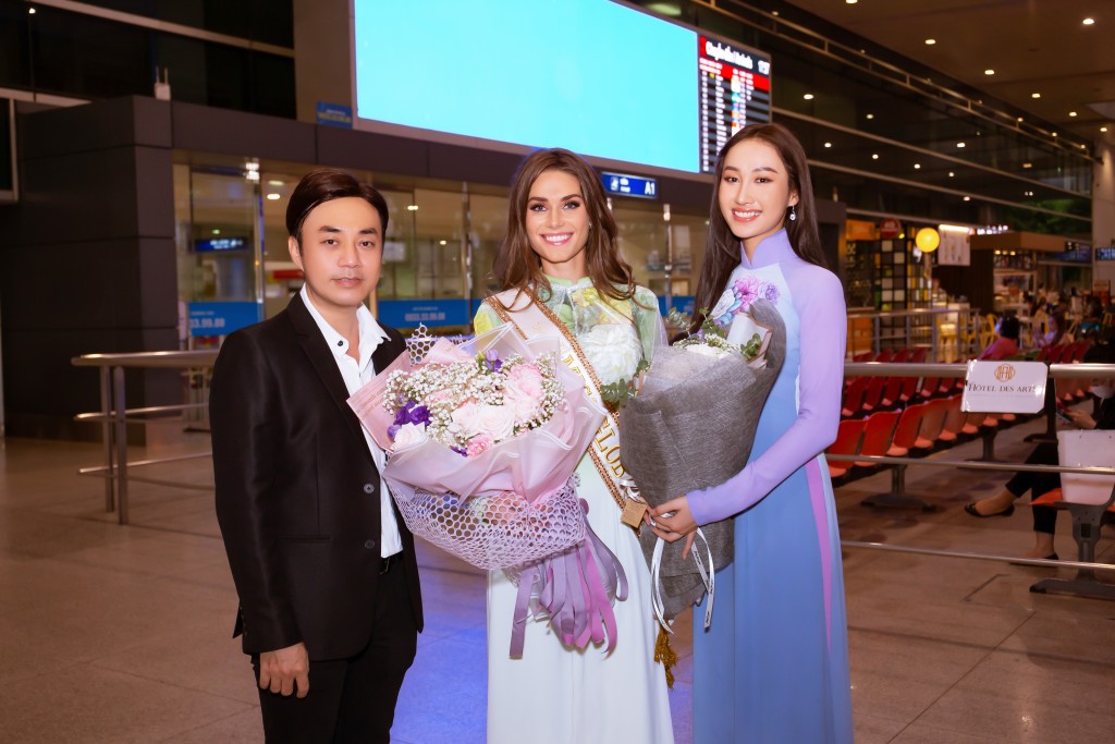 Đỗ Kim Khánh, Miss Global International 2019 Karolína Kokešová và Đoàn Hồng Trang (từ trái qua)