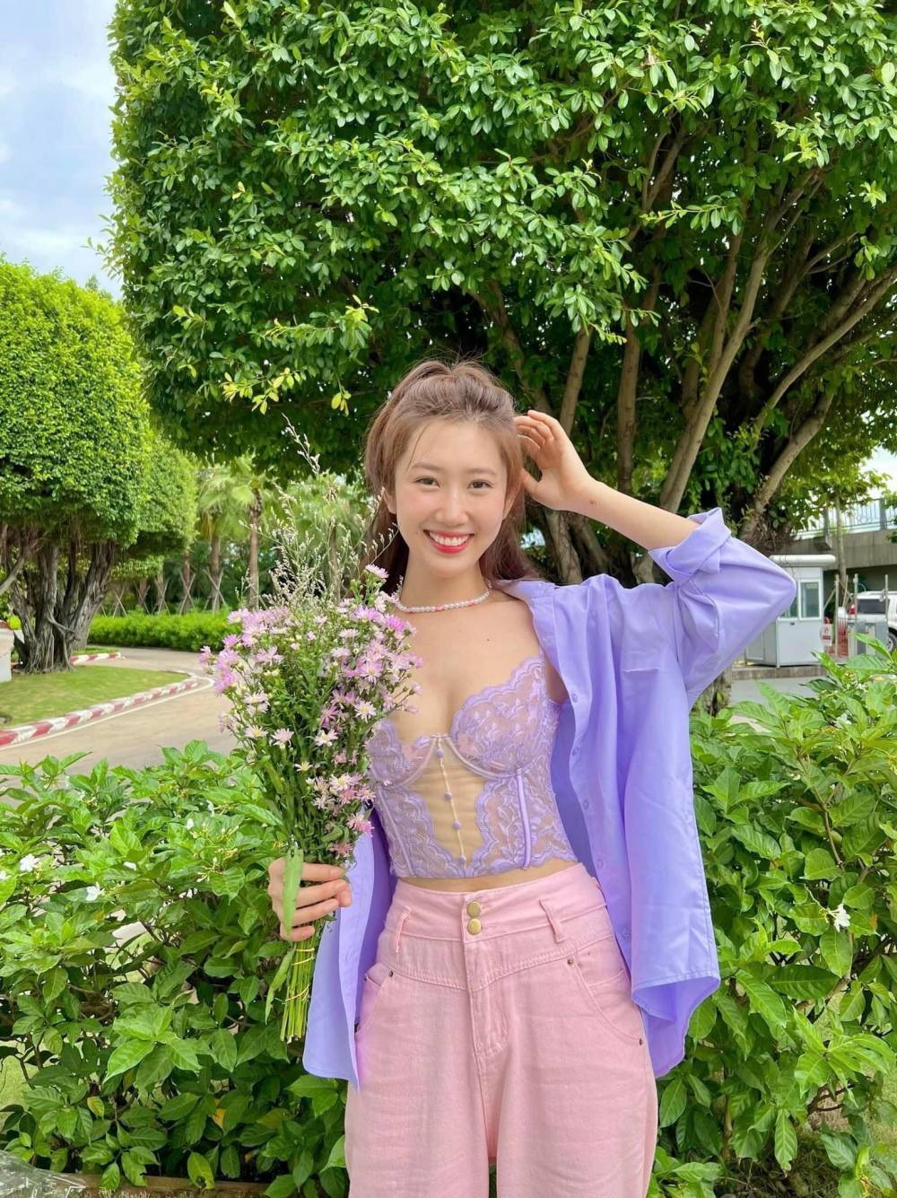 The lavender corset is popular with Vietnamese stars - 3