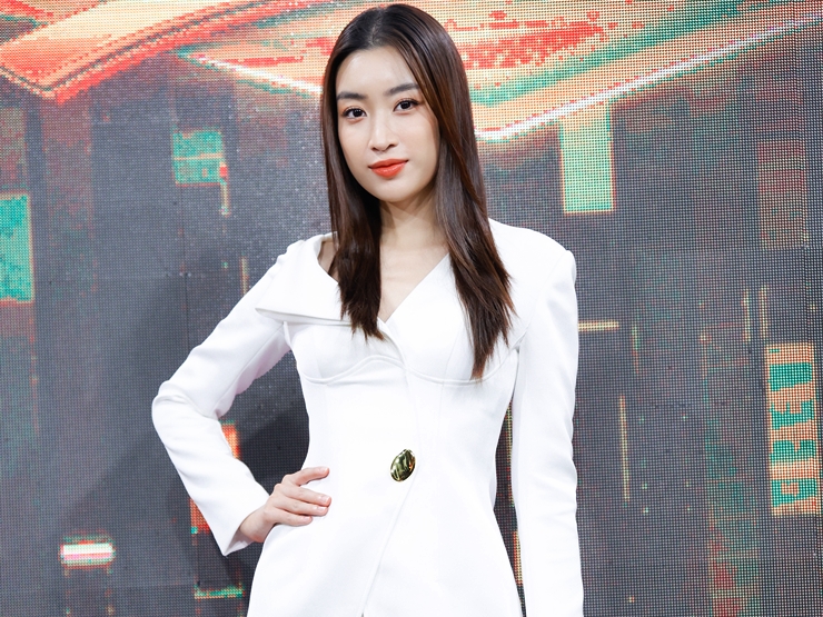 Giải trí - Hoa hậu Đỗ Mỹ Linh nói về cảm giác các mặt báo đồng loạt “gọi tên”