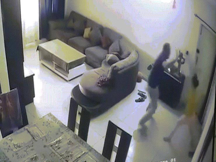 Thế giới - CLIP một thầy hiệu trưởng ở Ấn Độ bị vợ đánh đập, gây bão mạng xã hội