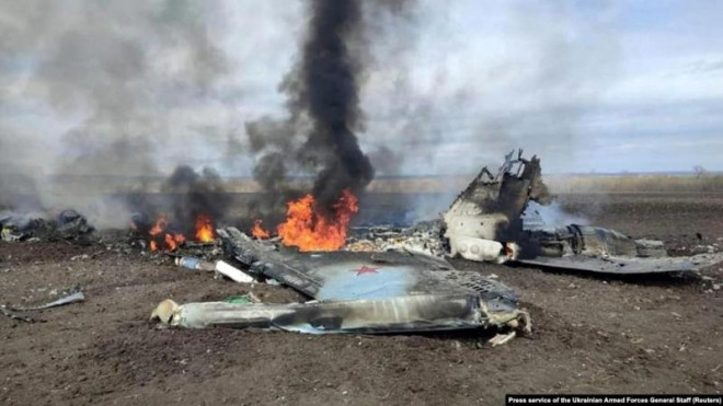 Xác máy bay Su-35 của Nga trong vụ việc hồi tháng 4/2022. Ảnh: Quân đội Ukraine