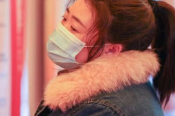 Kinh doanh - Công ty đột nhiên sa thải cô gái 24 tuổi, lý do đưa ra khiến dân mạng "nóng mặt"