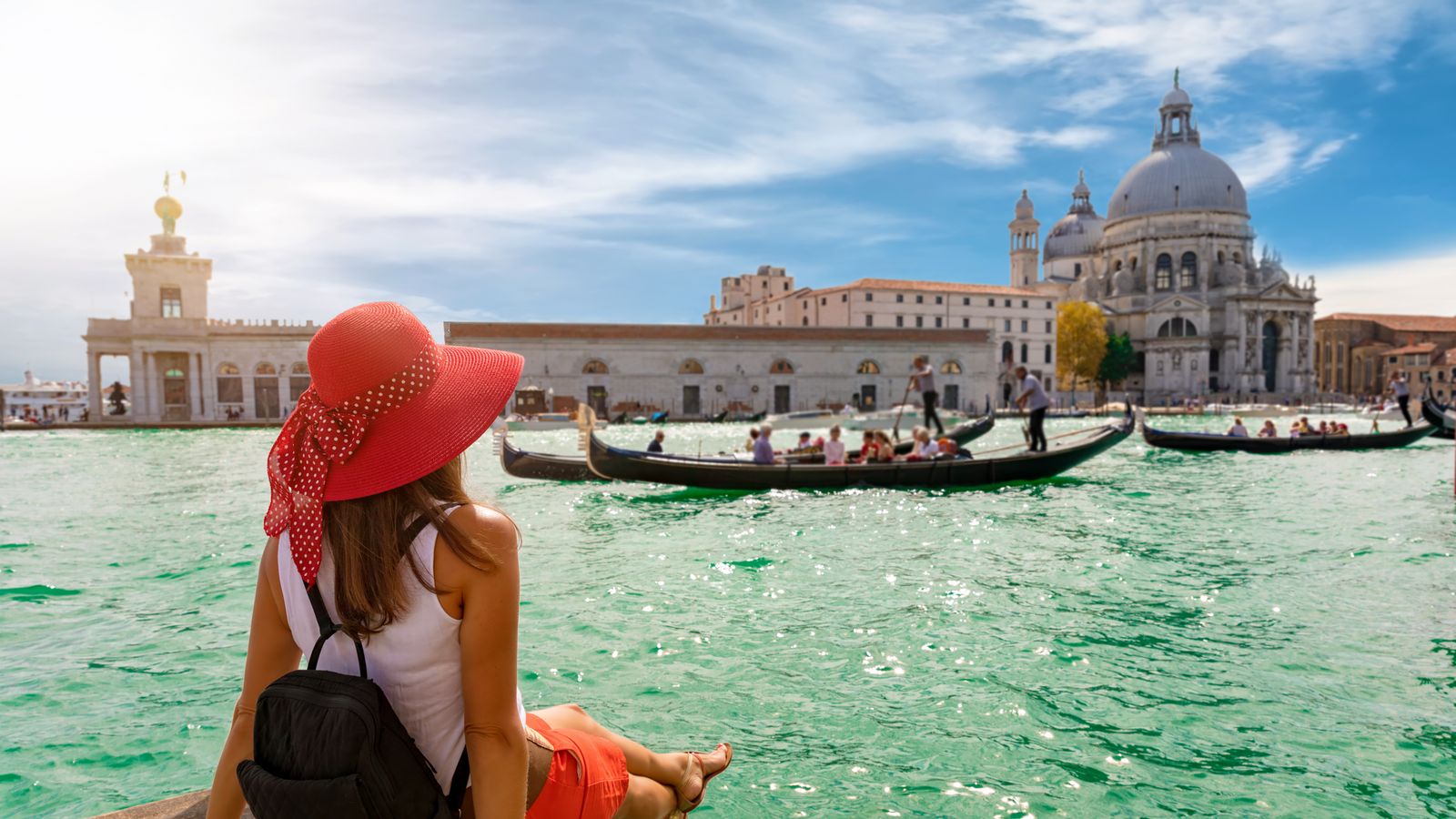 6 silly mistakes that control tourists can be fined or " unearth "  in Italy - 6