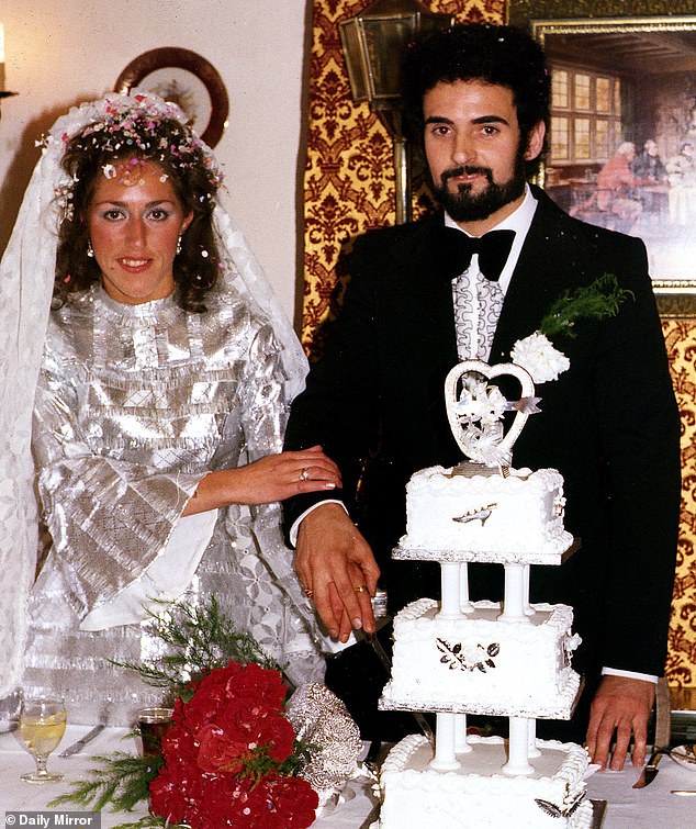 Peter Sutcliffe và vợ trong ngày cưới