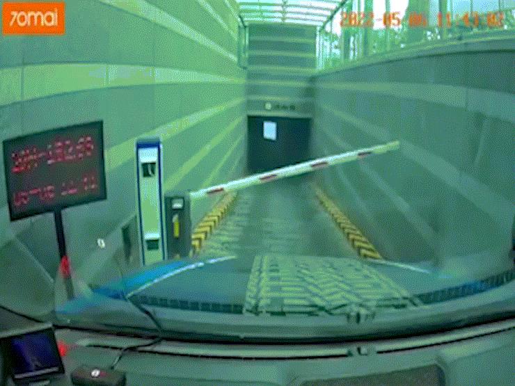 Ô tô - Clip: Căn hầm gửi xe khiến nhiều tài xế mới "tim đập, chân run"
