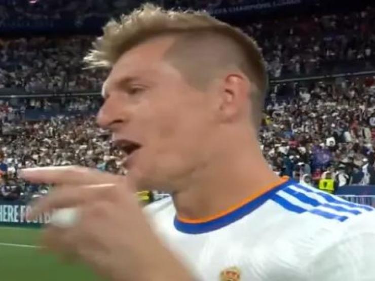Bóng đá - Real vô địch Cúp C1: Kroos mắng phóng viên, Courtois mỉa mai anti fan