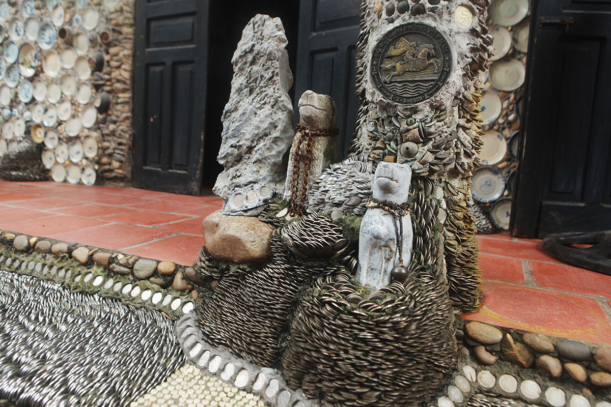 See the collection of thousands of bowls and plates mounted on the wall of a man in Vinh Phuc - 10