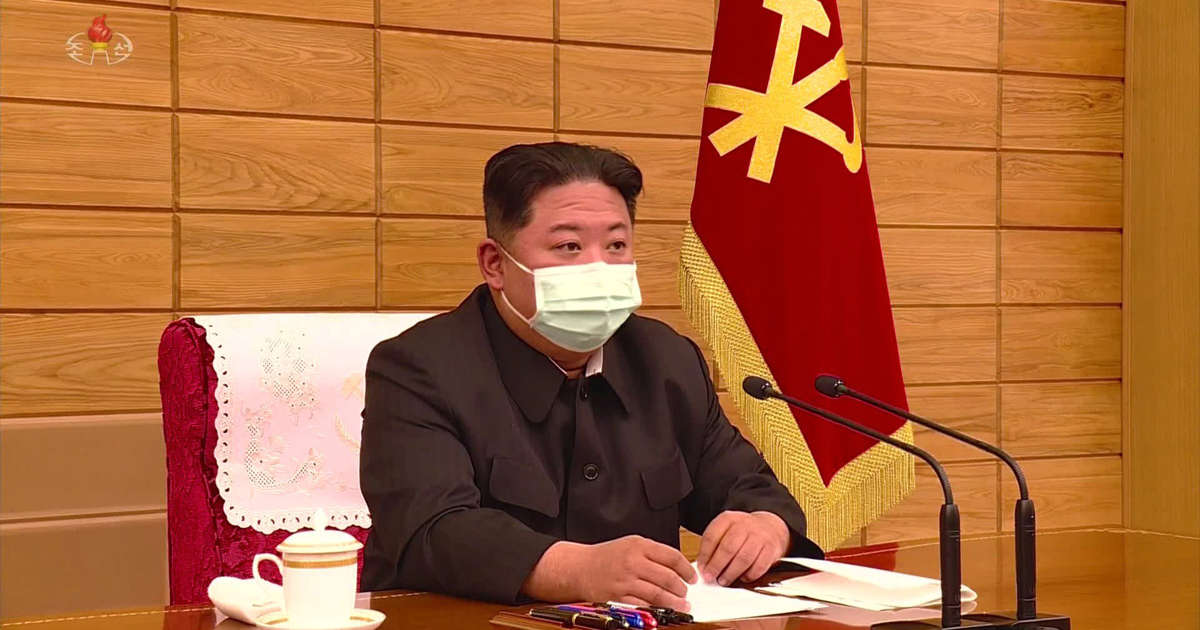 Chủ tịch Triều Tiên Kim Jong Un trong cuộc họp về tình hình phòng chống dịch Covid-19 (ảnh: KCNA)