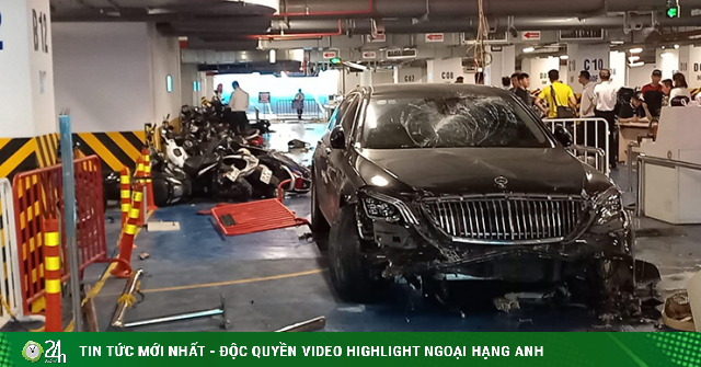 Mercedes-Maybach S560 lost control and crashed into the apartment basement, knocking down a series of motorbikes