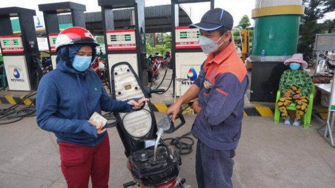 Nhiều chủ cửa hàng xăng dầu nhỏ trên địa bàn tỉnh An Giang đang than khó.
