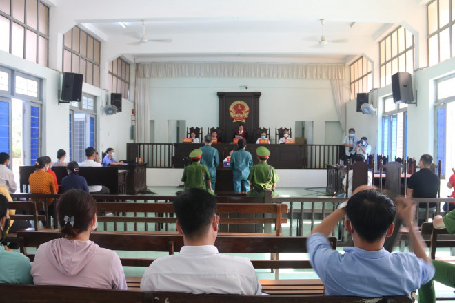 Phiên tòa chiều 30-5