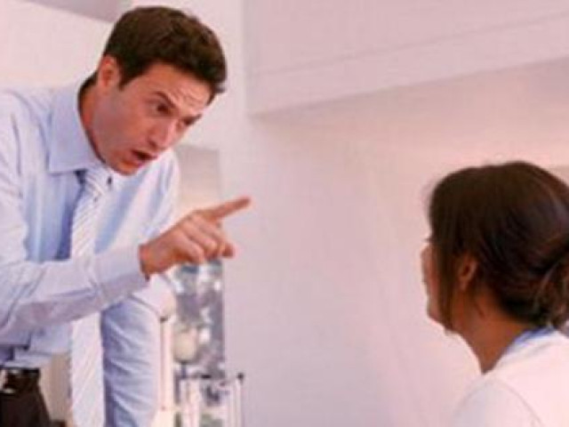 Bạn trẻ - Cuộc sống - Vợ muốn "độn thổ" trước bạn bè, đồng nghiệp vì hành động hàng ngày này của ông chồng gia trưởng