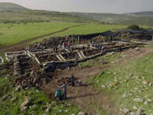 Du lịch - Đào ống nước, phát hiện kho báu "đóng băng thời gian" 2.100 năm